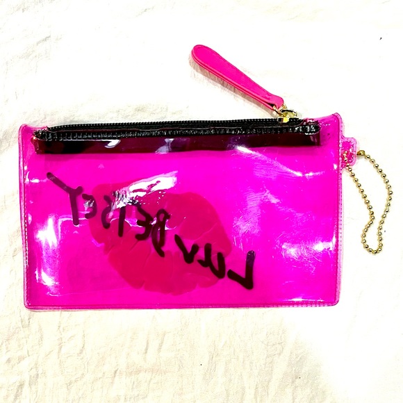 LUV BETSEY JOHNSON Coin Purse Wristlet Pouch Clear Jelly Fuschia Pink Lips NWOT - Picture 2 of 7